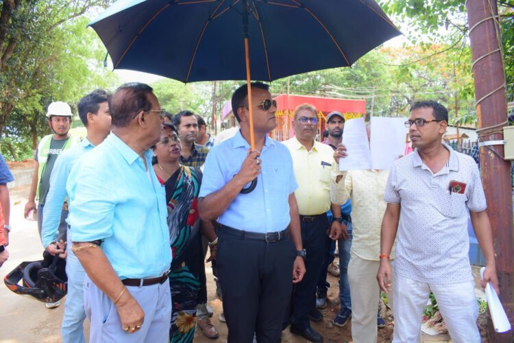 Traffic Disruption and Public Protest Over Deteriorating Condition of National Highway 208