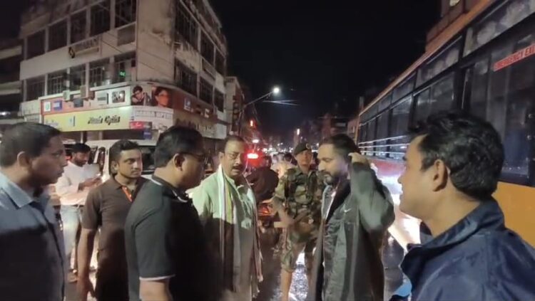 Traffic Chaos in Math Chowmuhani After Heavy Rain; BJP State President Rajib Bhattacharjee Personally Intervenes