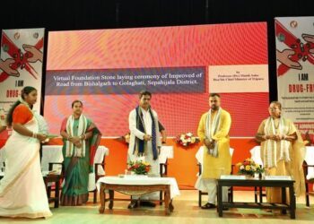 There will be no talk without development: CM