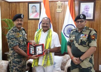ADG BSF Eastern Command Pays Courtesy Visit to Tripura Governor