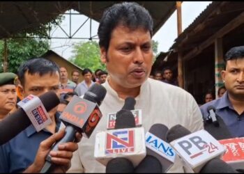 MP Biplab Kumar Deb Distributes 2,250 Food Packets to Flood Victims in West Tripura