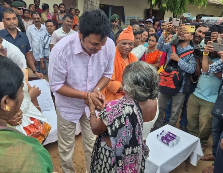 MP Biplab Kumar Deb Distributes Food Packets to Flood Victims in Tripura