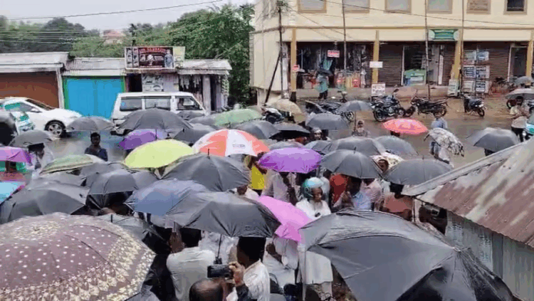 Flood-Hit Women Protest ‘Inflated’ Power Bills, Demand Removal of Smart Meters