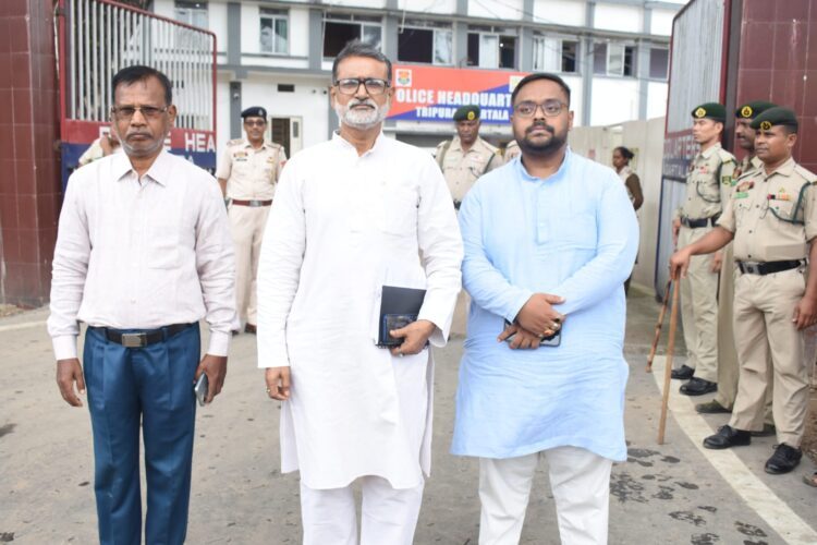 Congress Delegation Meets Tripura DGP Over Law and Order Concerns
