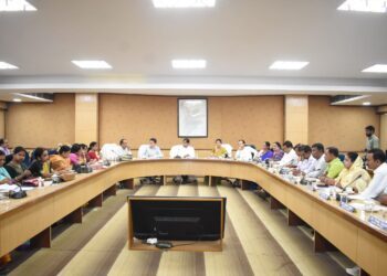 Honourable Mayor Deepak Majumdar held a meeting with all the councillors at the Municipal Corporation conference hall to discuss the water facilities and issues in the municipal area.