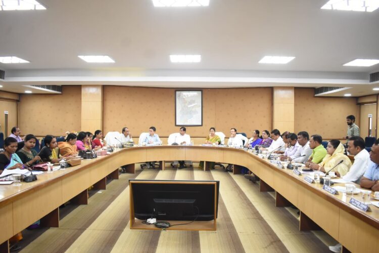 Honourable Mayor Deepak Majumdar held a meeting with all the councillors at the Municipal Corporation conference hall to discuss the water facilities and issues in the municipal area.