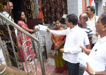 Congress MLA Gopal Chandra Roy Continues Door-to-Door Campaign in Agartala, Criticizes BJP Govt