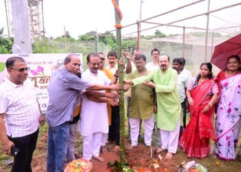 Durga Puja Spirit Takes Flight with ‘Khuti Puja’ and Theme Reveal in Shibnagar