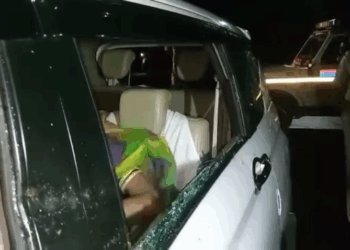 Air Hostess Molested on Moving Bus, Chaos in Bishramganj; Police Restore Order