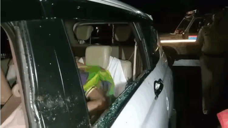 Air Hostess Molested on Moving Bus, Chaos in Bishramganj; Police Restore Order