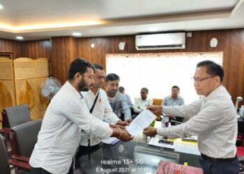 In the interest of restoring a student-friendly environment in educational institutions, a deputation was submitted to the Director of Education by the SFI Dukli Divisional Committee with a four-point demand.