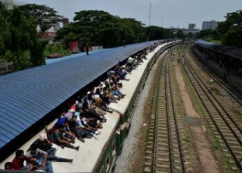 Rabindra University Students Block Railway in Protest Over Delayed Permanent Campus
