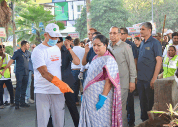 Delhi CM Rekha Gupta Leads ‘Swachhta Abhiyaan’; Ministers, BJP Leaders Join Cleanliness Drive