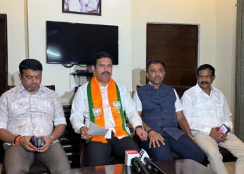 Vijayendra hits out at Siddaramaiah govt, condemns lathi charge