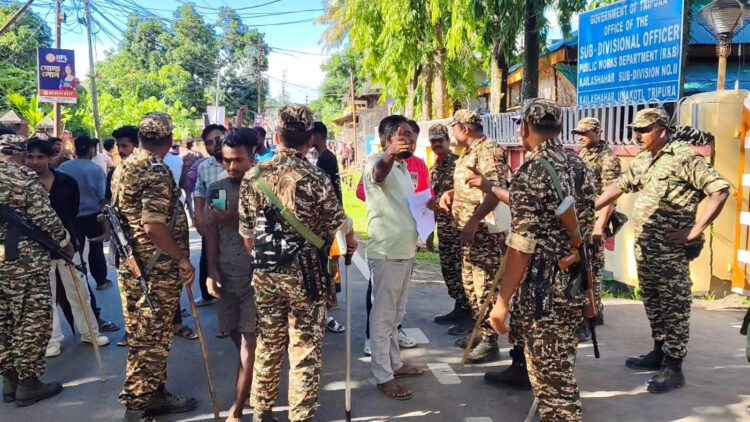 Rival groups clash in Kailashahar over government contract
