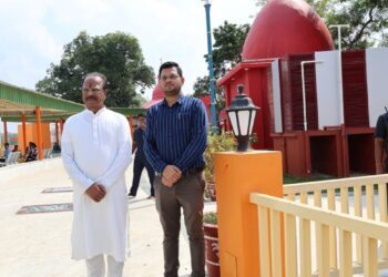 Indra Sena Reddy Nallu Prays at Mata Tripureswari Temple