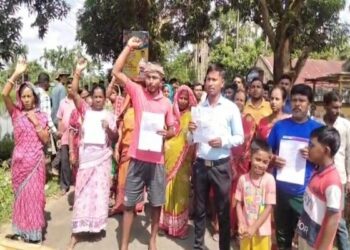Villagers Block Road in Krishnapur, Seek Urgent Route Repairs