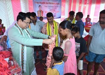 ‘Vocal for Local’ Drive Supported by Minister Tinku Roy Ahead of Diwali