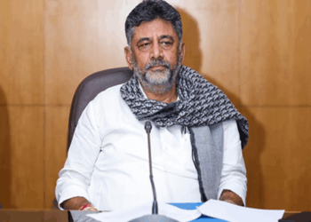 Shivakumar seeks support for Tejashwi, appeals for voter leave