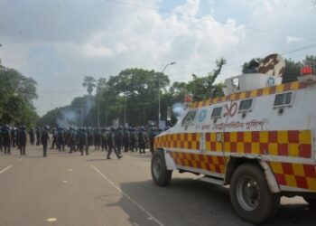 Dhaka: Mob targets Awami League headquarters amid unrest