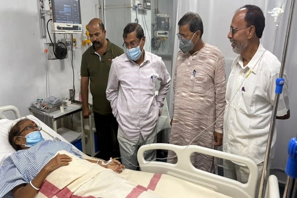 CM Saha meets doctors, prays for Panchali’s quick recovery