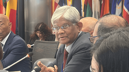 Bangladesh Secretariat Employees Confine Finance Adviser, Demand Immediate Allowance Reforms