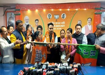 72 Families, Motha & IPFT Leaders Switch to BJP in Tripura
