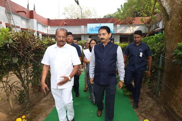 Governor Reddy Visits Juvenile Home and Detention Centre