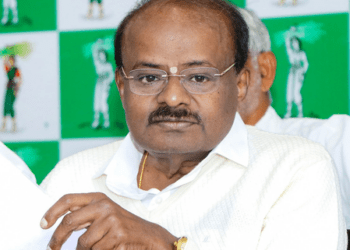 War of Words Intensifies Between Kumaraswamy and Shivakumar Over Protocol and Experience