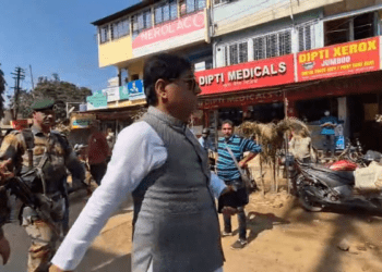 Eviction drive at Lake Chowmuhni Market by Agartala MC