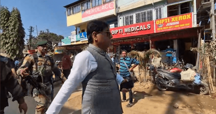 Eviction drive at Lake Chowmuhni Market by Agartala MC