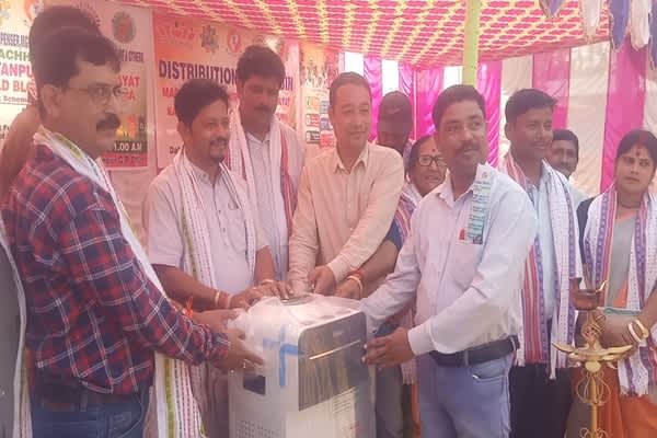 Welfare schemes reach grassroots at Kalyanpur event