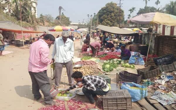Strike fails to disrupt life in Kalyanpur