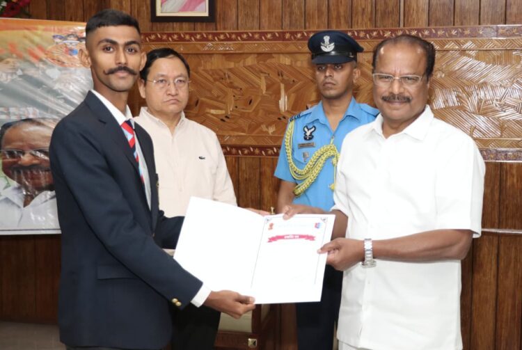 Queues grow at Agartala pumps; stock adequate