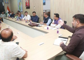 Queues grow at Agartala pumps; stock adequate