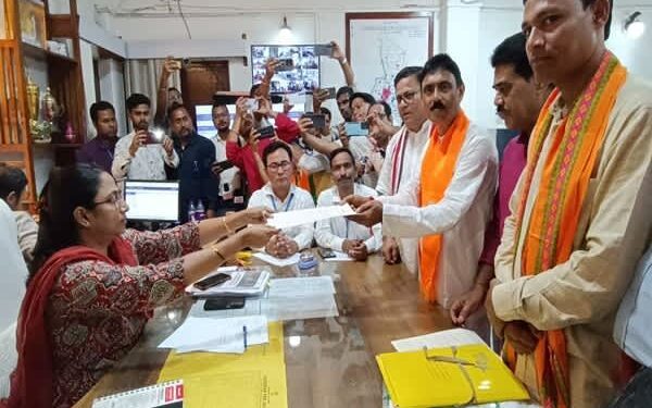 Jahar Chakraborty files nomination; BJP shows strength