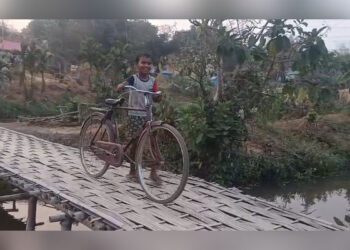 Fragile Bamboo Bridge Worries Bogarchatal