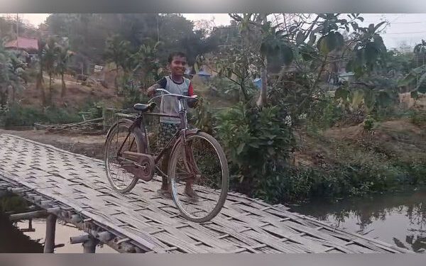 Fragile Bamboo Bridge Worries Bogarchatal