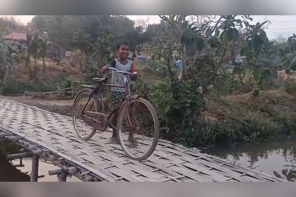 Fragile Bamboo Bridge Worries Bogarchatal