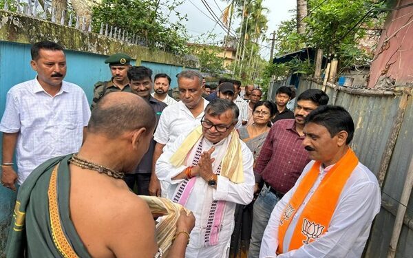 Ratan Lal Nath holds door-to-door campaign in Dharmanagar