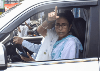 Bhabanipur: Mamata trails, BJP extends lead in Bengal