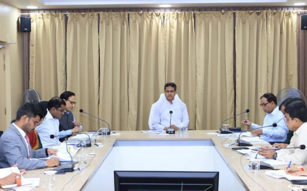 Manik Saha Reviews Projects, Focus on Quality, Timelines