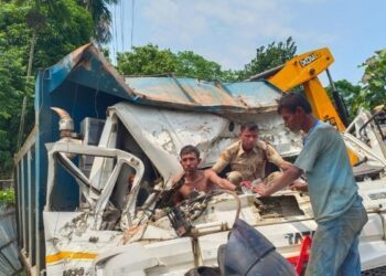 Driver Trapped for Hours After Ambassa Dumper Crash