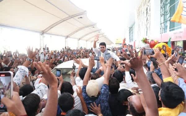 Biplab Deb receives rousing welcome after Bengal win