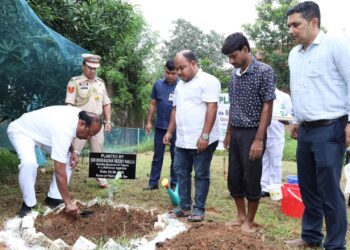 Tripura Governor joins World Environment Day plantation