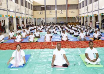 Governor Highlights Benefits of Yoga at Charilam Event
