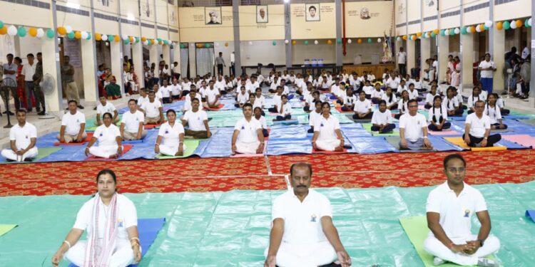 Governor Highlights Benefits of Yoga at Charilam Event