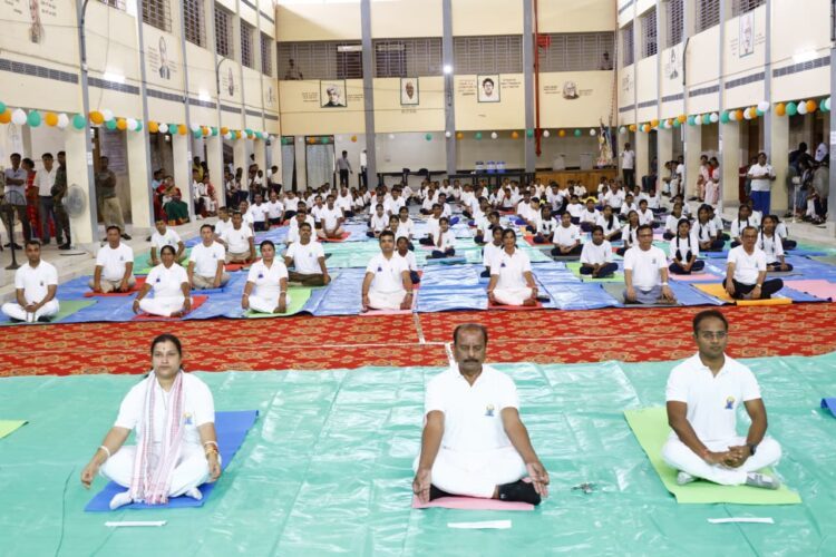 Governor Highlights Benefits of Yoga at Charilam Event