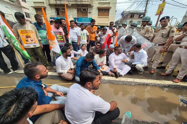 Police crack down on Youth Congress protest over NEET row; several injured