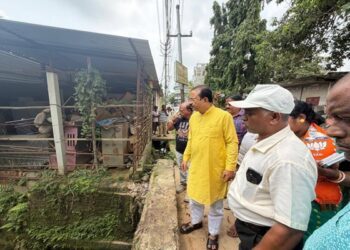 MP Visits Vidyasagar, Vows Action on Drainage Issue